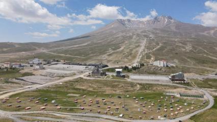  Erciyes'te 2 bin 200 rakımda kamp keyfi