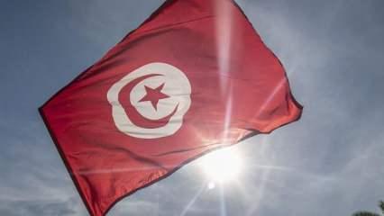 Son dakika: Tunus Cumhurbaşkanı Başbakan Meşişi'yi görevden aldı