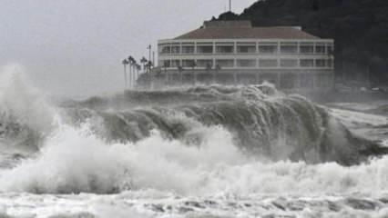 Japonya'da "tayfun" alarmı: Hızla ilerliyor
