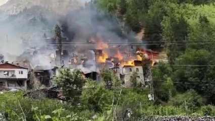 Yusufeli'nde ahşap 10 ev yandı 