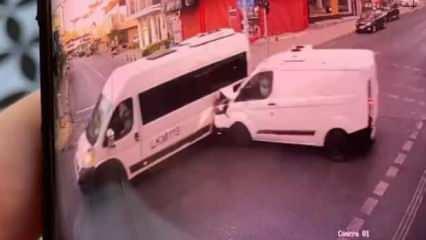 Ümraniye'de servis minibüsü kazası kamerada! Ölü ve yaralılar var
