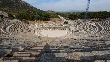 Antik dünyanın gözdesi Efes, kapılarını ziyaretçilerine açıyor