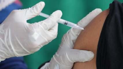 Bakan Koca: 18 yaş ve üzeri nüfusun yarısına çift doz aşı uygulandı