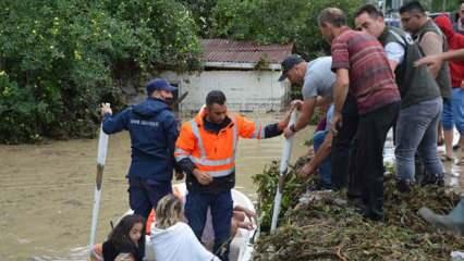 Batı Karadeniz'i sel vurdu: 13 yaşındaki kız çocuğu selde kayboldu
