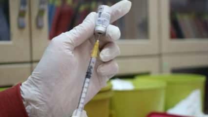 Bilim Kurulu üyesi Şener: Öğrenciyle temaslı herkes çift doz aşı olmalı