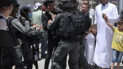 İsrail askerleri, Harem-i İbrahim Camisi'ndeki cemaate gaz bombalarıyla saldırdı