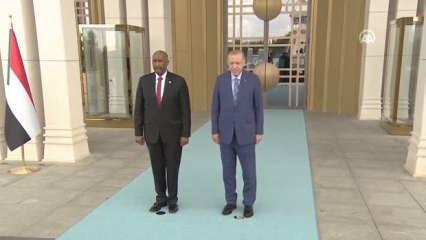 Sudan Lideri El Burhan Beştepe'de... Başkan Erdoğan Konsey Başkanını törenle karşıladı