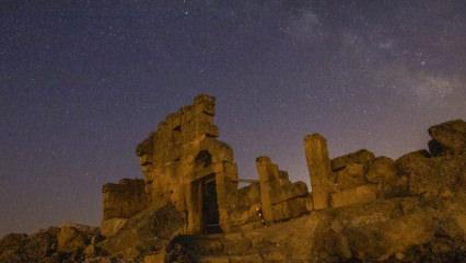 Tarihi kalede Perseid meteor yağmuru izlendi