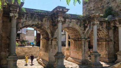  Antalya Kaleiçi’nin tarihe tanıklık eden kapıları
