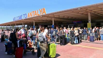 Antalya'ya 15 günde bir milyon turist geldi