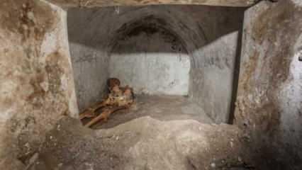 İtalya'nın Antik Pompeii kentinde çok iyi korunmuş insan iskeleti bulundu