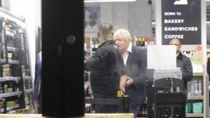 Boris Johnson, alışverişe maskesiz çıktı!