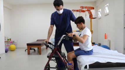 Özbekistanlı 11 yaşındaki serebral palsi hastası çocuğun yüzü Eskişehir'de güldü