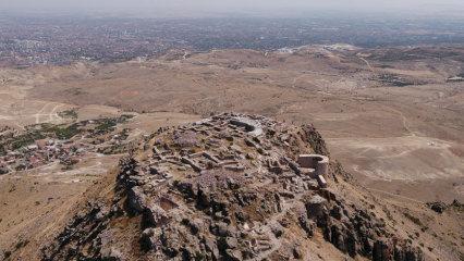 5 bin senelik stratejik kalenin "kapısı" bulundu