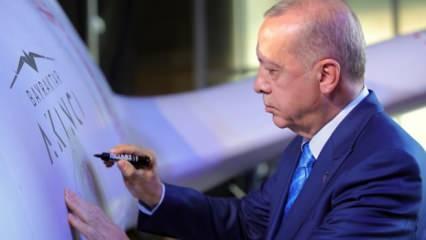 Tarihi günden tarihi kareler! Başkan Erdoğan imzayı attı