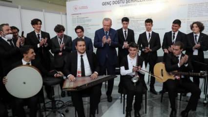 Üsküdar Hakkı Demir Anadolu İHL öğrencilerinden Erdoğan'a musiki dinletisi