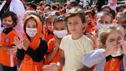Aksaray’da okula başlayan miniklerden aşı çağrısı