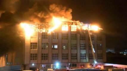 Arnavutköy'de 4 katlı tekstil fabrikasında yangın!