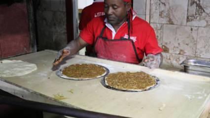 Kamerunlu ustalar hazırladıkları Türk yemekleriyle takdir topluyor