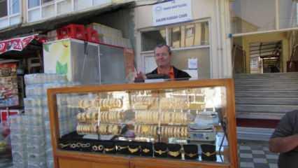 Çanakkale'de 40 yıllık seyyar kuyumcu simit satar gibi altın bilezik satıyor! 