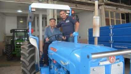 Babasının ihtiyaçtan sattığı traktörü 35 yıl sonra ona hediye etti