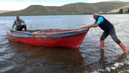 Çıldır Gölü'nde balıkçılar 'Vira bismillah' dedi