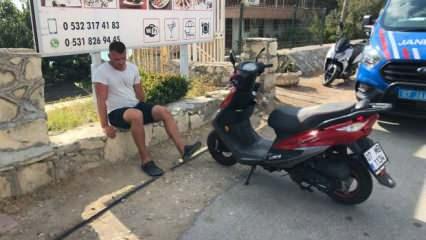 Rus turist Antalya’da motosiklet ile patenli gence çarptı   
