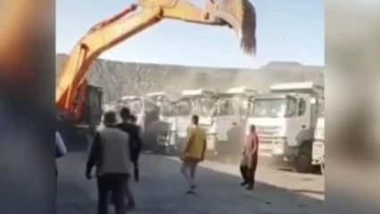 Şırnak'ta ücretini alamayan işçi iş makinesiyle kamyonları parçaladı