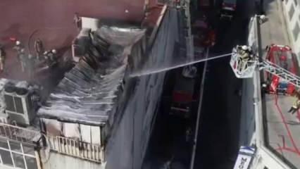 Son Dakika: Başakşehir'de bir iş merkezinin çatısında yangın çıktı