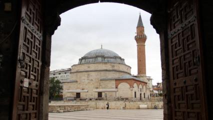 5 asırlık Osmanlı camisinin eşsiz mimarisi göz kamaştırıyor