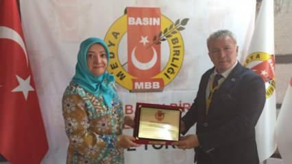 Ahmet Yesevi aşığı Dr. Fatma Sönmez'e Kırıkkale'de büyük ödül