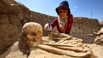 Arkeologlar Van Çavuştepe Kalesi'nde Urartular'a ait 2 mezar buldu