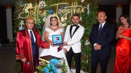 Bakan Çavuşoğlu, Manisa’da nikah şahidi oldu