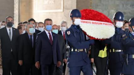 Mustafa Sarıgül Parti Meclisi'yle  birlikte Anıtkabir'e gitti 