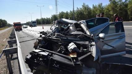 Antalya’da otomobil hurdaya döndü, sürücünün burnu bile kanamadı