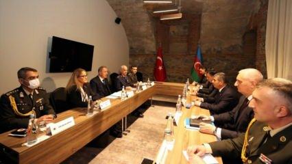 Bakan Akar, Azerbaycan Savunma Bakanı Hasanov ile bir araya geldi