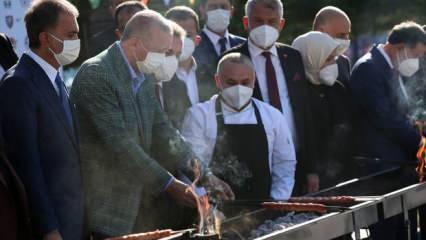 Cumhurbaşkanı Erdoğan kebap pişirdi