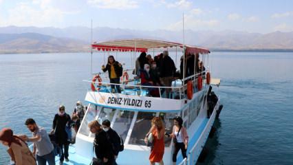 İranlılar Akdamar Adası'nı çok beğendi