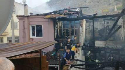 Manisa’da 3 ev yandı, 1 kişi öldü
