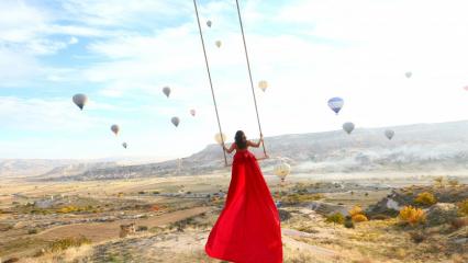 Kapadokya'da turistlerin yeni tutkusu "vinçte salıncak"