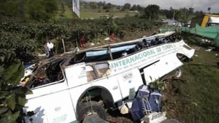Kolobiya'da otobüs uçuruma yuvarlandı: 6 ölü, 24 yaralı