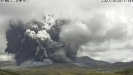 Aso Yanardağı patladı! Japonya'da korkutan görüntüler