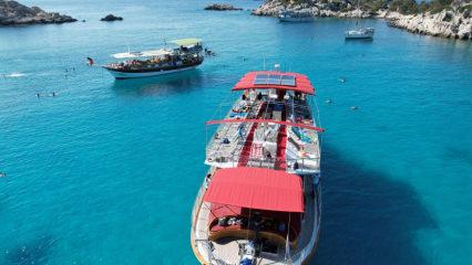 Antalya'da yaz bitmiyor! Koylarda 'yat- tekne' trafiği var