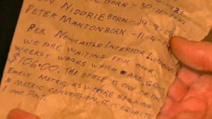 Evini restore eden adam, 47 yıl önce duvara gizlenmiş bir mektup buldu