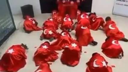 29 Ekim kutlamalarında kreşte çocuklar Atatürk'e secde ettirildi