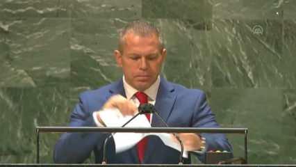 İsrail'in Birleşmiş Milletler Daimi Temsilcisi Gilad Erdan kürsüde BM raporunu yırttı!
