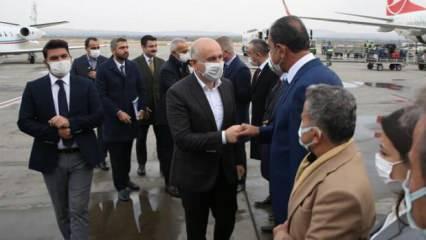 Karaismailoğlu, Gaziantep Havalimanı'nda incelemelerde bulundu
