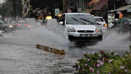 Meteoroloji 'Sarı' kod ile uyarmıştı! Antalya'da şiddetli yağış