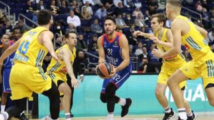Anadolu Efes EuroLeague'de farklı kazandı!