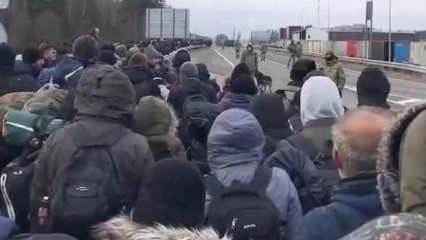 Düzensiz göçmen grubu Polonya sınırına ilerliyor